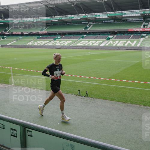 05.10.2025 - 20. swb-Marathon Bremen Michael Burmester http://msf.ph/oto/9273164 05.10.2025 12:48:07 Laufen im Stadion 344, 346, 442, 564, 656, 1205, 1370, 1526, 1607, 1642, 1646, 2241, 2360, 2472, 2482, 2613, 2643, 2656, 2872, 2974, 3061, 3324, 3768, 4215, 4255, 4291, 4313, 4353, 5264, 5656, 5918, 6804, 7070, 7176, 7492, 7735, 7831, 7900, 8729, 8932, 265, 391, 442, 770, 1635, 2939, 4988, 5831, 7170, 8013 meine-sportfotos.de