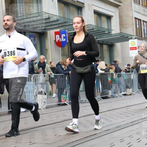 05.10.2025 - 20. swb-Marathon Bremen Strokosch-Dieckow http://msf.ph/oto/9273172 05.10.2025 11:10:59 Ziel 8865, 9011, 9245, 9264, 9273, 9386, 9479, 9664, 9822, 9823, 9836, 9837, 9948, 10183, 10320, 10614, 11083, 11158, 11257, 11568, 11578, 11580, 8865, 9011, 9245, 9264, 9273, 9386, 9479, 9664, 9822, 9823, 9836, 9837, 9948, 10183, 10320, 10614, 11083, 11158, 11257, 11568, 11578, 11580 meine-sportfotos.de