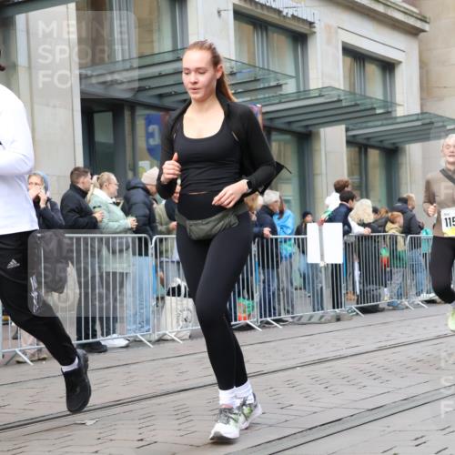 05.10.2025 - 20. swb-Marathon Bremen Strokosch-Dieckow http://msf.ph/oto/9273181 05.10.2025 11:11:00 Ziel 8865, 9011, 9245, 9264, 9273, 9386, 9479, 9822, 9823, 9836, 9837, 9948, 10183, 10320, 10614, 11030, 11083, 11158, 11257, 11568, 11578, 11580, 8865, 9011, 9245, 9264, 9273, 9386, 9479, 9822, 9823, 9836, 9837, 9948, 10183, 10320, 10614, 11030, 11083, 11158, 11257, 11568, 11578, 11580 meine-sportfotos.de