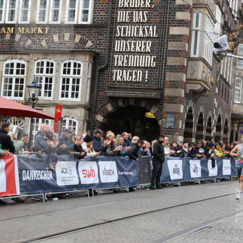 05.10.2025 - 20. swb-Marathon Bremen Yannick Fuchs http://msf.ph/oto/9273189 05.10.2025 12:22:09 Ziel  meine-sportfotos.de
