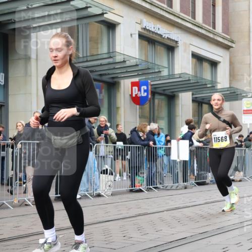 05.10.2025 - 20. swb-Marathon Bremen Strokosch-Dieckow http://msf.ph/oto/9273197 05.10.2025 11:11:00 Ziel 8865, 9011, 9245, 9264, 9273, 9386, 9479, 9822, 9823, 9836, 9837, 9948, 10183, 10320, 10614, 11030, 11083, 11158, 11257, 11568, 11578, 11580, 8865, 9011, 9245, 9264, 9273, 9386, 9479, 9822, 9823, 9836, 9837, 9948, 10183, 10320, 10614, 11030, 11083, 11158, 11257, 11568, 11578, 11580 meine-sportfotos.de