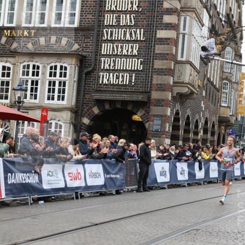 05.10.2025 - 20. swb-Marathon Bremen Yannick Fuchs http://msf.ph/oto/9273199 05.10.2025 12:22:09 Ziel  meine-sportfotos.de