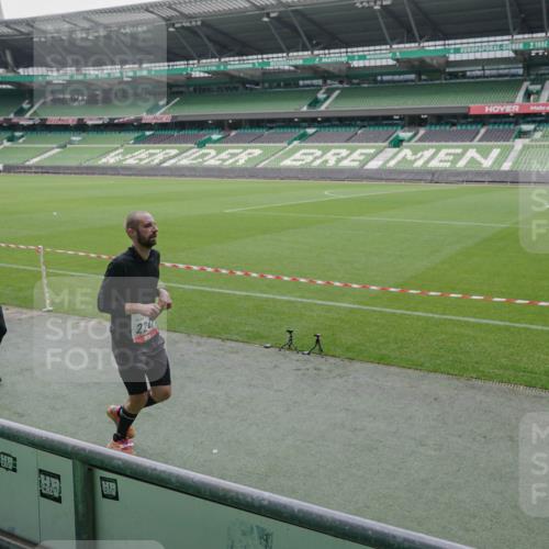 05.10.2025 - 20. swb-Marathon Bremen Michael Burmester http://msf.ph/oto/9273202 05.10.2025 12:48:14 Laufen im Stadion 344, 346, 564, 656, 1205, 1370, 1526, 1607, 1642, 1646, 1724, 2241, 2360, 2643, 2656, 2974, 3324, 3768, 3819, 4291, 4313, 4353, 5103, 5264, 5786, 5918, 6251, 6804, 7176, 7492, 7735, 7831, 7900, 8244, 8729, 8923, 8932, 391, 442, 770, 2472, 2482, 2613, 2872, 3061, 4215, 4255, 5656, 5831, 7070, 7170, 8013 meine-sportfotos.de