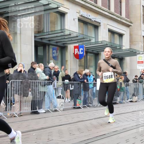 05.10.2025 - 20. swb-Marathon Bremen Strokosch-Dieckow http://msf.ph/oto/9273207 05.10.2025 11:11:00 Ziel 8865, 9011, 9245, 9264, 9273, 9386, 9479, 9822, 9823, 9836, 9837, 9948, 10183, 10320, 10614, 11030, 11083, 11158, 11257, 11568, 11578, 11580, 8865, 9011, 9245, 9264, 9273, 9386, 9479, 9822, 9823, 9836, 9837, 9948, 10183, 10320, 10614, 11030, 11083, 11158, 11257, 11568, 11578, 11580 meine-sportfotos.de