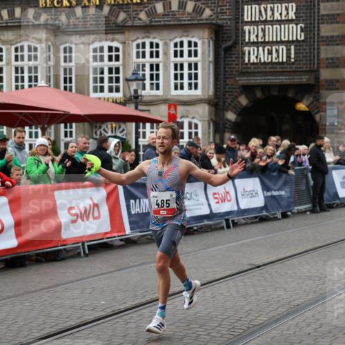 05.10.2025 - 20. swb-Marathon Bremen Yannick Fuchs http://msf.ph/oto/9273216 05.10.2025 12:22:12 Ziel 485 meine-sportfotos.de