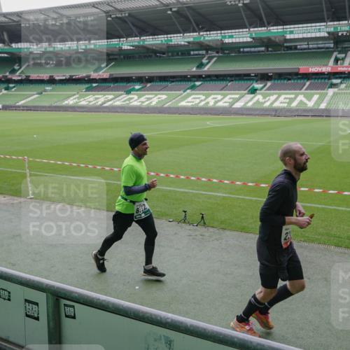05.10.2025 - 20. swb-Marathon Bremen Michael Burmester http://msf.ph/oto/9273219 05.10.2025 12:48:15 Laufen im Stadion 344, 346, 564, 656, 1205, 1370, 1526, 1607, 1642, 1646, 1724, 2241, 2360, 2643, 2656, 2974, 3324, 3768, 3819, 4291, 4313, 4353, 5103, 5264, 5786, 5918, 6251, 6804, 7176, 7492, 7735, 7831, 7900, 8244, 8729, 8923, 8932, 442, 770, 2472, 2482, 2613, 2872, 3061, 4215, 4255, 5656, 5831, 7070, 7170, 8013 meine-sportfotos.de