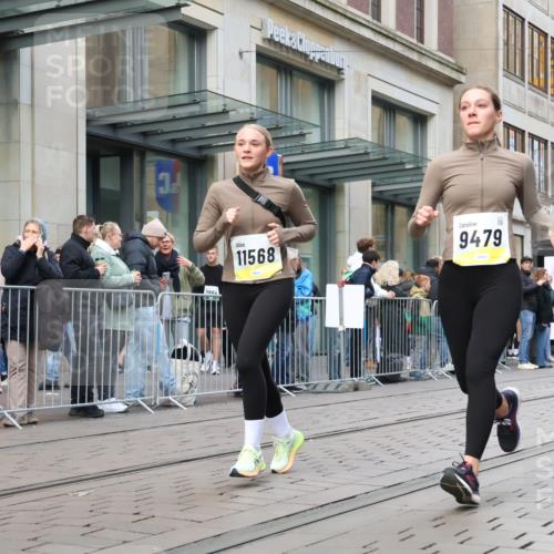05.10.2025 - 20. swb-Marathon Bremen Strokosch-Dieckow http://msf.ph/oto/9273220 05.10.2025 11:11:01 Ziel 8865, 9011, 9245, 9264, 9273, 9386, 9479, 9822, 9823, 9836, 9837, 10183, 10320, 10614, 11030, 11083, 11158, 11568, 11578, 11580, 8865, 9011, 9245, 9264, 9273, 9386, 9479, 9822, 9823, 9836, 9837, 10183, 10320, 10614, 11030, 11083, 11158, 11568, 11578, 11580 meine-sportfotos.de