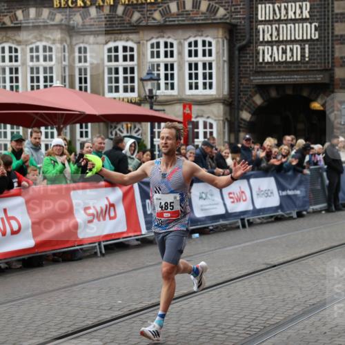 05.10.2025 - 20. swb-Marathon Bremen Yannick Fuchs http://msf.ph/oto/9273224 05.10.2025 12:22:12 Ziel 485 meine-sportfotos.de