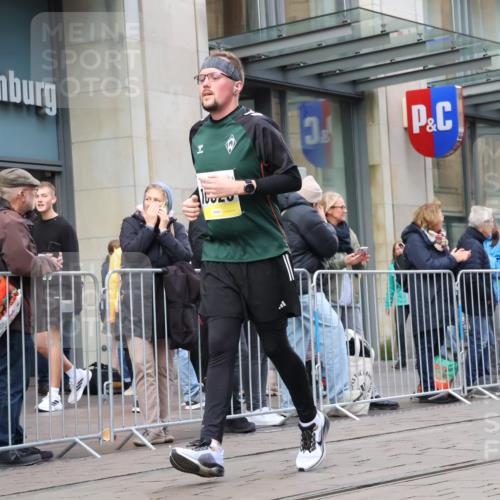 05.10.2025 - 20. swb-Marathon Bremen Strokosch-Dieckow http://msf.ph/oto/9273228 05.10.2025 11:11:07 Ziel 9011, 9264, 9386, 9453, 9479, 10058, 10183, 10264, 10320, 10333, 10614, 11030, 11083, 11158, 11191, 11568, 11578, 9011, 9264, 9386, 9453, 9479, 10058, 10183, 10264, 10320, 10333, 10614, 11030, 11083, 11158, 11191, 11568, 11578 meine-sportfotos.de