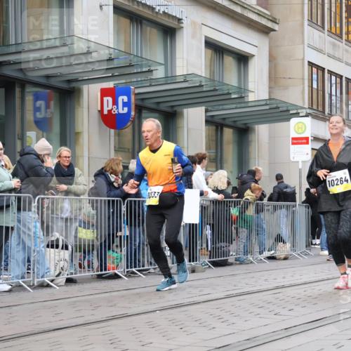 05.10.2025 - 20. swb-Marathon Bremen Strokosch-Dieckow http://msf.ph/oto/9273239 05.10.2025 11:11:08 Ziel 9011, 9386, 9453, 9479, 10058, 10183, 10264, 10320, 10333, 11030, 11083, 11158, 11191, 11568, 11578, 9011, 9386, 9453, 9479, 10058, 10183, 10264, 10320, 10333, 11030, 11083, 11158, 11191, 11568, 11578 meine-sportfotos.de