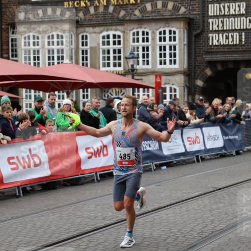 05.10.2025 - 20. swb-Marathon Bremen Yannick Fuchs http://msf.ph/oto/9273240 05.10.2025 12:22:12 Ziel 485 meine-sportfotos.de