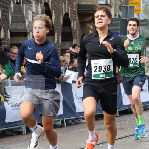 05.10.2025 - 20. swb-Marathon Bremen Strokosch-Dieckow http://msf.ph/oto/9273245 05.10.2025 13:03:10 Ziel 2036, 2939, 5831, 7675 meine-sportfotos.de