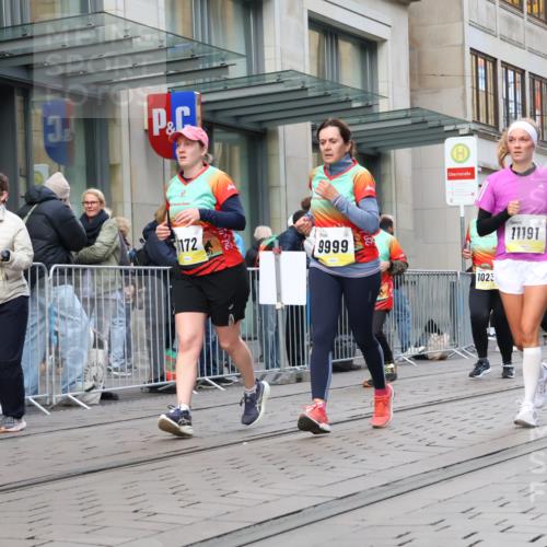 05.10.2025 - 20. swb-Marathon Bremen Strokosch-Dieckow http://msf.ph/oto/9273258 05.10.2025 11:11:12 Ziel 9011, 9386, 9453, 9999, 10058, 10235, 10236, 10264, 10320, 10333, 11030, 11083, 11172, 11191, 9011, 9386, 9453, 9999, 10058, 10235, 10236, 10264, 10320, 10333, 11030, 11083, 11172, 11191 meine-sportfotos.de