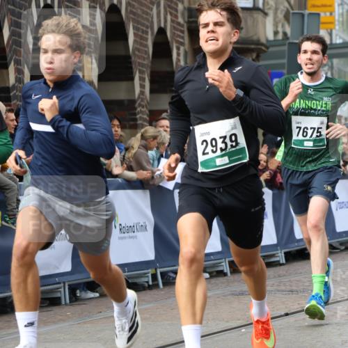 05.10.2025 - 20. swb-Marathon Bremen Strokosch-Dieckow http://msf.ph/oto/9273265 05.10.2025 13:03:10 Ziel 2036, 2939, 5831, 7675 meine-sportfotos.de
