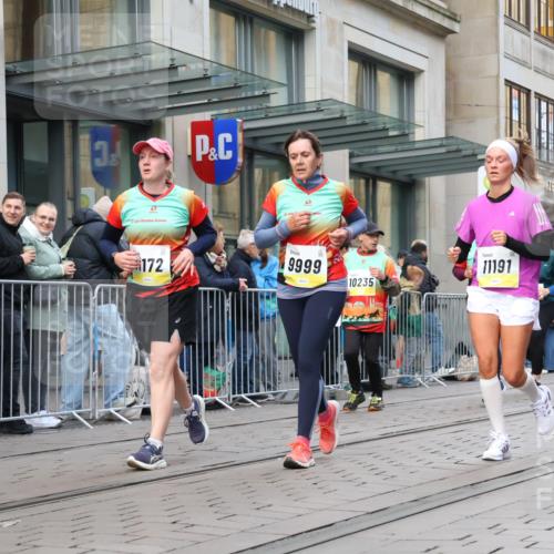 05.10.2025 - 20. swb-Marathon Bremen Strokosch-Dieckow http://msf.ph/oto/9273270 05.10.2025 11:11:13 Ziel 9453, 9680, 9999, 10058, 10235, 10236, 10264, 10320, 10333, 11030, 11083, 11172, 11191, 9453, 9680, 9999, 10058, 10235, 10236, 10264, 10320, 10333, 11030, 11083, 11172, 11191 meine-sportfotos.de