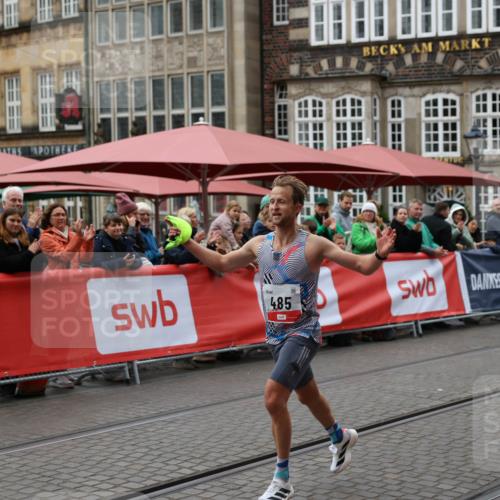 05.10.2025 - 20. swb-Marathon Bremen Yannick Fuchs http://msf.ph/oto/9273278 05.10.2025 12:22:12 Ziel 485 meine-sportfotos.de