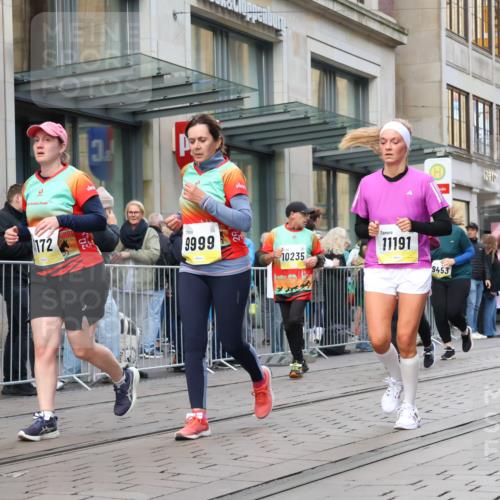 05.10.2025 - 20. swb-Marathon Bremen Strokosch-Dieckow http://msf.ph/oto/9273283 05.10.2025 11:11:13 Ziel 9453, 9680, 9999, 10058, 10235, 10236, 10264, 10320, 10333, 11030, 11083, 11172, 11191, 9453, 9680, 9999, 10058, 10235, 10236, 10264, 10320, 10333, 11030, 11083, 11172, 11191 meine-sportfotos.de