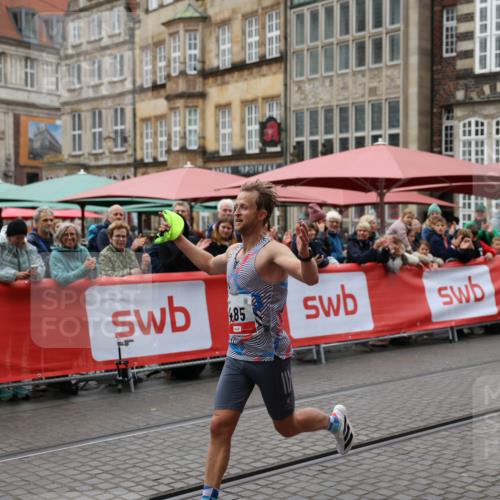 05.10.2025 - 20. swb-Marathon Bremen Yannick Fuchs http://msf.ph/oto/9273291 05.10.2025 12:22:13 Ziel 485 meine-sportfotos.de
