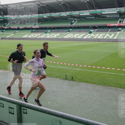 05.10.2025 - 20. swb-Marathon Bremen Michael Burmester http://msf.ph/oto/9273305 05.10.2025 12:48:24 Laufen im Stadion 492, 564, 1370, 1526, 1607, 1642, 1646, 1724, 2241, 2360, 2643, 2974, 3320, 3324, 3768, 3819, 4353, 5103, 5264, 5786, 5918, 6251, 6632, 6804, 7492, 7735, 7831, 7900, 8244, 8687, 8729, 8897, 8923, 8932, 344, 346, 442, 564, 656, 770, 1205, 2472, 2482, 2613, 2656, 2872, 3061, 4215, 4255, 4291, 4313, 5656, 5831, 7070, 7170, 7176 meine-sportfotos.de