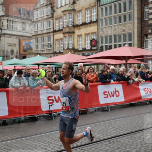 05.10.2025 - 20. swb-Marathon Bremen Yannick Fuchs http://msf.ph/oto/9273308 05.10.2025 12:22:13 Ziel 485 meine-sportfotos.de