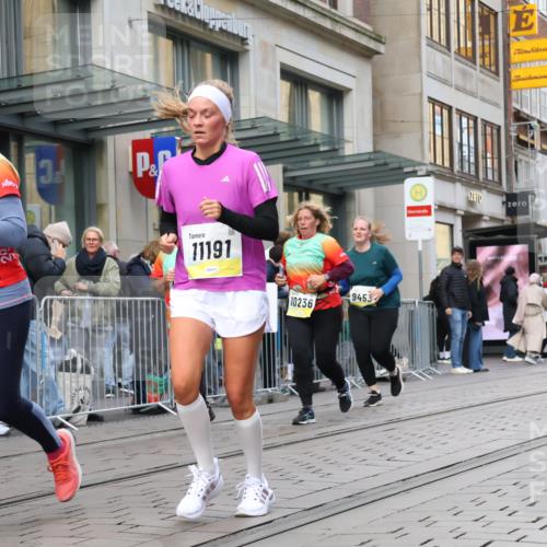 05.10.2025 - 20. swb-Marathon Bremen Strokosch-Dieckow http://msf.ph/oto/9273311 05.10.2025 11:11:14 Ziel 9453, 9680, 9999, 10058, 10235, 10236, 10264, 10320, 10333, 11030, 11083, 11172, 11191, 9453, 9680, 9999, 10058, 10235, 10236, 10264, 10320, 10333, 11030, 11083, 11172, 11191 meine-sportfotos.de