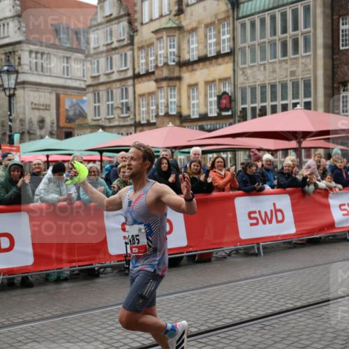 05.10.2025 - 20. swb-Marathon Bremen Yannick Fuchs http://msf.ph/oto/9273314 05.10.2025 12:22:13 Ziel 485 meine-sportfotos.de