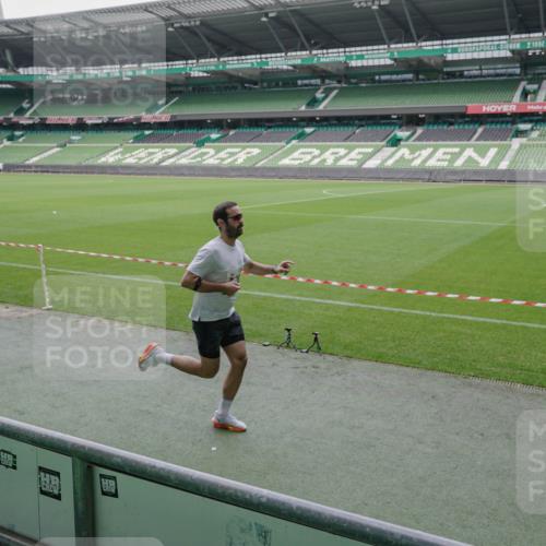05.10.2025 - 20. swb-Marathon Bremen Michael Burmester http://msf.ph/oto/9273326 05.10.2025 12:48:27 Laufen im Stadion 492, 1370, 1526, 1607, 1625, 1642, 1646, 1724, 2241, 2360, 2643, 2974, 3320, 3324, 3768, 3819, 4353, 5103, 5264, 5599, 5786, 5918, 6251, 6463, 6632, 6804, 7735, 7831, 7900, 8244, 8687, 8729, 8897, 8923, 8932, 344, 346, 442, 564, 656, 1205, 1642, 2472, 2482, 2613, 2656, 2872, 3061, 4215, 4255, 4291, 4313, 5656, 7070, 7176, 7492 meine-sportfotos.de