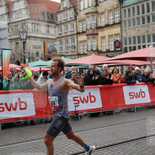 05.10.2025 - 20. swb-Marathon Bremen Yannick Fuchs http://msf.ph/oto/9273339 05.10.2025 12:22:13 Ziel 485 meine-sportfotos.de