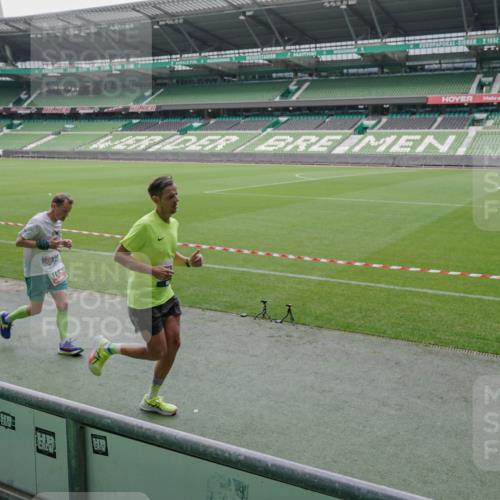 05.10.2025 - 20. swb-Marathon Bremen Michael Burmester http://msf.ph/oto/9273341 05.10.2025 12:48:29 Laufen im Stadion 492, 1370, 1526, 1607, 1625, 1646, 1724, 2241, 2360, 2643, 2974, 3320, 3324, 3768, 3819, 4353, 5103, 5264, 5599, 5786, 5918, 6251, 6463, 6632, 6804, 7735, 7831, 7900, 8244, 8507, 8687, 8729, 8897, 8923, 8932, 344, 346, 564, 656, 1205, 1642, 1646, 2472, 2482, 2656, 2872, 3061, 4215, 4255, 4291, 4313, 6804, 7070, 7176, 7492 meine-sportfotos.de