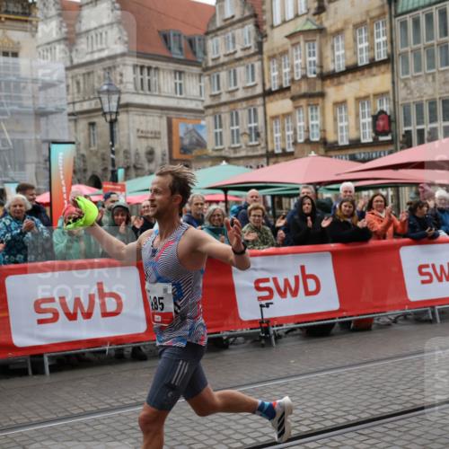 05.10.2025 - 20. swb-Marathon Bremen Yannick Fuchs http://msf.ph/oto/9273348 05.10.2025 12:22:13 Ziel 485 meine-sportfotos.de