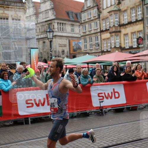 05.10.2025 - 20. swb-Marathon Bremen Yannick Fuchs http://msf.ph/oto/9273355 05.10.2025 12:22:13 Ziel 485 meine-sportfotos.de