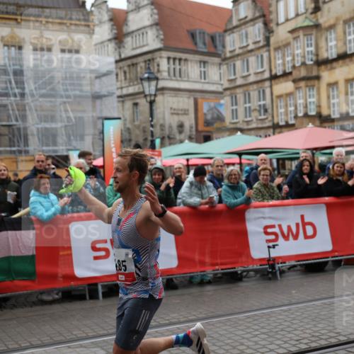 05.10.2025 - 20. swb-Marathon Bremen Yannick Fuchs http://msf.ph/oto/9273360 05.10.2025 12:22:13 Ziel 485 meine-sportfotos.de
