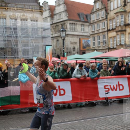 05.10.2025 - 20. swb-Marathon Bremen Yannick Fuchs http://msf.ph/oto/9273366 05.10.2025 12:22:13 Ziel 485 meine-sportfotos.de