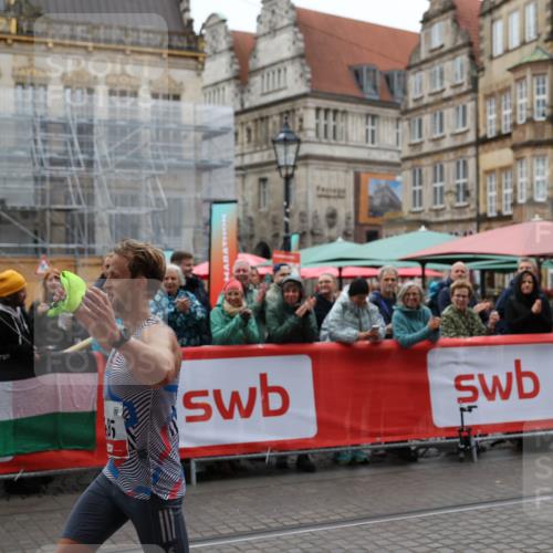 05.10.2025 - 20. swb-Marathon Bremen Yannick Fuchs http://msf.ph/oto/9273370 05.10.2025 12:22:13 Ziel 485 meine-sportfotos.de