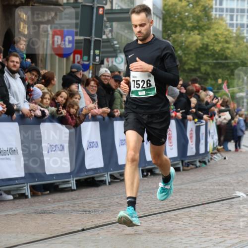 05.10.2025 - 20. swb-Marathon Bremen Strokosch-Dieckow http://msf.ph/oto/9273382 05.10.2025 13:03:19 Ziel 7526 meine-sportfotos.de