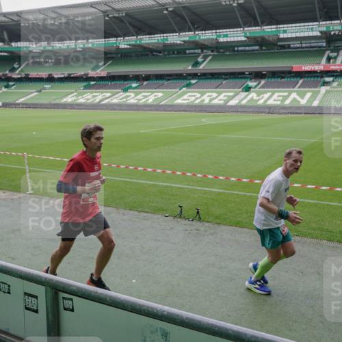05.10.2025 - 20. swb-Marathon Bremen Michael Burmester http://msf.ph/oto/9273387 05.10.2025 12:48:30 Laufen im Stadion 492, 1370, 1526, 1607, 1625, 1724, 2241, 2360, 2643, 2974, 3320, 3324, 3768, 3819, 4353, 5103, 5264, 5599, 5786, 5918, 6171, 6251, 6463, 6632, 7735, 7831, 7900, 7904, 8244, 8507, 8687, 8729, 8897, 8923, 8932, 344, 346, 564, 656, 1205, 1642, 1646, 2472, 2482, 2656, 2872, 3061, 4215, 4255, 4291, 4313, 6804, 7176, 7492 meine-sportfotos.de