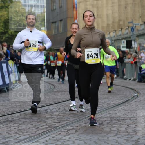 05.10.2025 - 20. swb-Marathon Bremen Strokosch-Dieckow http://msf.ph/oto/9273391 05.10.2025 11:11:16 Ziel 9011, 9264, 9273, 9386, 9479, 10183, 10614, 11158, 11568, 11578, 11580 meine-sportfotos.de