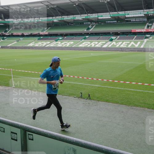 05.10.2025 - 20. swb-Marathon Bremen Michael Burmester http://msf.ph/oto/9273403 05.10.2025 12:48:33 Laufen im Stadion 492, 1370, 1526, 1607, 1625, 1724, 2241, 2360, 2643, 2974, 3320, 3324, 3768, 3819, 4353, 5103, 5264, 5599, 5786, 5918, 6171, 6251, 6463, 6632, 7735, 7831, 7900, 7904, 8244, 8507, 8687, 8729, 8897, 8923, 8932, 344, 346, 564, 656, 1205, 1642, 1646, 2360, 2656, 3061, 4215, 4291, 4313, 6804, 7176, 7492, 7900 meine-sportfotos.de