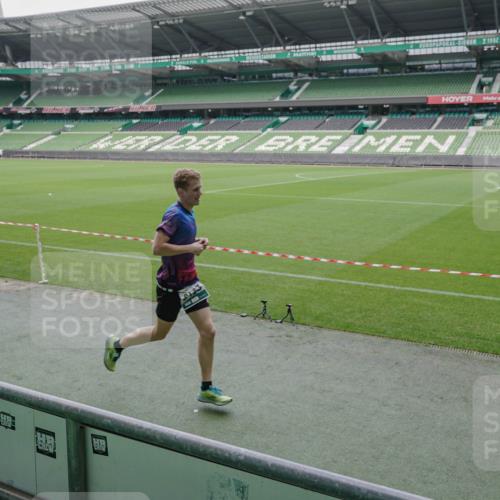 05.10.2025 - 20. swb-Marathon Bremen Michael Burmester http://msf.ph/oto/9273421 05.10.2025 12:48:35 Laufen im Stadion 492, 1195, 1370, 1526, 1607, 1625, 1724, 2241, 2643, 2974, 3320, 3324, 3768, 3819, 4353, 5103, 5264, 5599, 5786, 5918, 6171, 6251, 6463, 6632, 7735, 7831, 7904, 8244, 8507, 8687, 8729, 8897, 8923, 8932, 344, 346, 564, 656, 1205, 1526, 1642, 1646, 2360, 2656, 4291, 4313, 6804, 7176, 7492, 7900 meine-sportfotos.de
