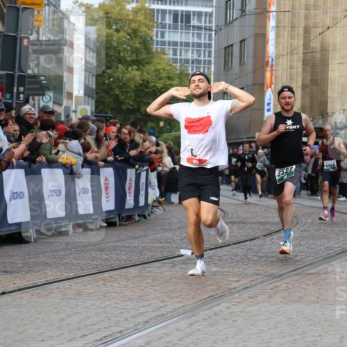 05.10.2025 - 20. swb-Marathon Bremen Strokosch-Dieckow http://msf.ph/oto/9273430 05.10.2025 13:03:29 Ziel 635, 4786, 5588 meine-sportfotos.de