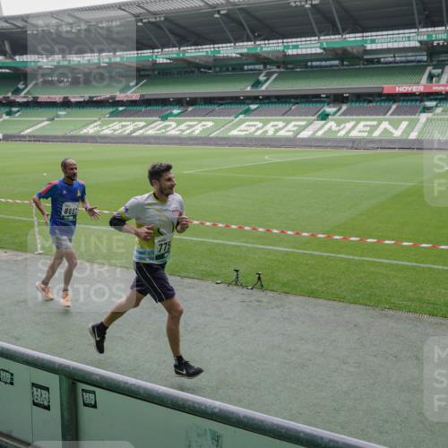 05.10.2025 - 20. swb-Marathon Bremen Michael Burmester http://msf.ph/oto/9273439 05.10.2025 12:48:37 Laufen im Stadion 492, 1195, 1370, 1607, 1625, 1724, 2241, 2643, 2974, 3320, 3324, 3768, 3819, 4353, 5103, 5264, 5599, 5786, 5918, 6171, 6251, 6463, 6632, 7735, 7831, 7904, 8244, 8507, 8687, 8729, 8897, 8923, 8932, 344, 346, 564, 1205, 1526, 1642, 1646, 2360, 2656, 4291, 4313, 6804, 7176, 7492, 7900 meine-sportfotos.de