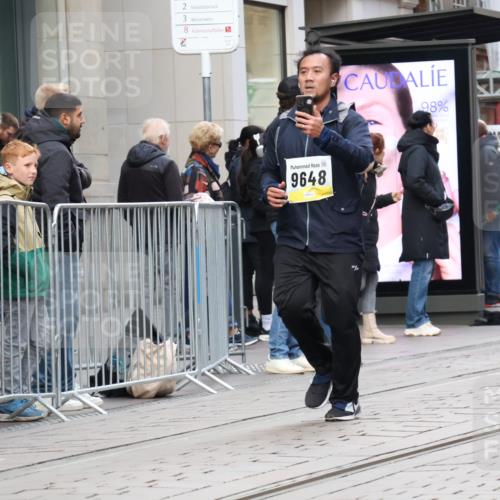 05.10.2025 - 20. swb-Marathon Bremen Strokosch-Dieckow http://msf.ph/oto/9273440 05.10.2025 11:11:32 Ziel 7007, 9420, 9648, 9680, 9726, 9784, 9867, 9999, 10058, 10235, 10236, 10499, 10540, 10815, 10839, 10849, 11088, 11172, 11215, 11563, 7007, 9420, 9648, 9680, 9726, 9784, 9867, 9999, 10058, 10235, 10236, 10499, 10540, 10815, 10839, 10849, 11088, 11172, 11215, 11563 meine-sportfotos.de