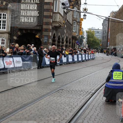 05.10.2025 - 20. swb-Marathon Bremen Yannick Fuchs http://msf.ph/oto/9273441 05.10.2025 12:25:05 Ziel 1357 meine-sportfotos.de
