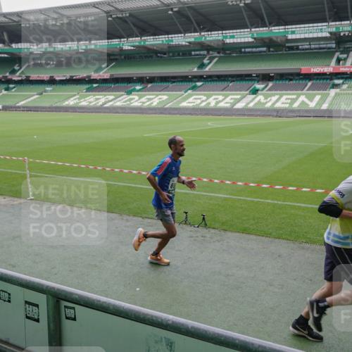 05.10.2025 - 20. swb-Marathon Bremen Michael Burmester http://msf.ph/oto/9273449 05.10.2025 12:48:37 Laufen im Stadion 492, 1195, 1370, 1607, 1625, 1724, 2241, 2643, 2974, 3320, 3324, 3768, 3819, 4353, 5103, 5264, 5599, 5786, 5918, 6171, 6251, 6463, 6632, 7735, 7831, 7904, 8244, 8507, 8687, 8729, 8897, 8923, 8932, 344, 346, 564, 1205, 1526, 1642, 1646, 2360, 2656, 4291, 4313, 6804, 7176, 7492, 7900 meine-sportfotos.de
