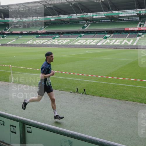05.10.2025 - 20. swb-Marathon Bremen Michael Burmester http://msf.ph/oto/9273461 05.10.2025 12:48:38 Laufen im Stadion 492, 1195, 1370, 1607, 1625, 1724, 2241, 2643, 2974, 3320, 3324, 3768, 3819, 4353, 5103, 5264, 5599, 5786, 5918, 6171, 6251, 6463, 6632, 7735, 7831, 7904, 8244, 8507, 8630, 8687, 8729, 8897, 8923, 8932, 9114, 344, 564, 1205, 1526, 1642, 1646, 2360, 2656, 4291, 6804, 7176, 7492, 7900 meine-sportfotos.de