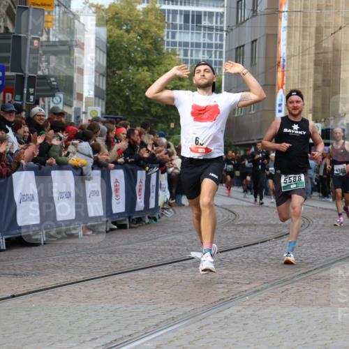 05.10.2025 - 20. swb-Marathon Bremen Strokosch-Dieckow http://msf.ph/oto/9273490 05.10.2025 13:03:30 Ziel 635, 2613, 4786, 5588 meine-sportfotos.de