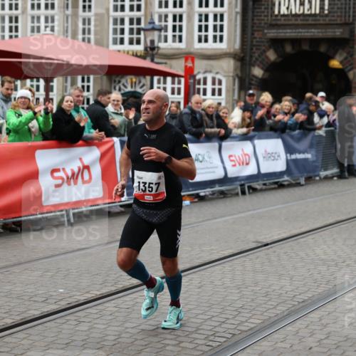 05.10.2025 - 20. swb-Marathon Bremen Yannick Fuchs http://msf.ph/oto/9273497 05.10.2025 12:25:06 Ziel 1357 meine-sportfotos.de