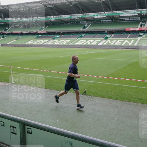 05.10.2025 - 20. swb-Marathon Bremen Michael Burmester http://msf.ph/oto/9273503 05.10.2025 12:48:43 Laufen im Stadion 492, 1195, 1370, 1607, 1625, 1724, 2241, 2643, 2974, 3320, 3324, 3768, 3819, 4353, 5103, 5264, 5599, 5786, 6171, 6251, 6463, 6632, 7735, 7831, 7904, 8244, 8507, 8630, 8687, 8729, 8897, 8923, 8932, 9114, 564, 1526, 1642, 1646, 2360, 2643, 2656, 5918, 6804, 7492, 7900 meine-sportfotos.de