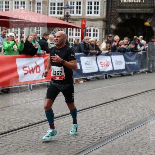 05.10.2025 - 20. swb-Marathon Bremen Yannick Fuchs http://msf.ph/oto/9273506 05.10.2025 12:25:06 Ziel 1357 meine-sportfotos.de