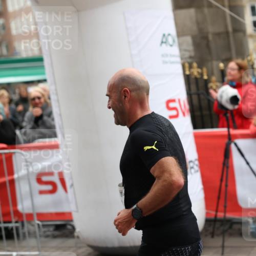 05.10.2025 - 20. swb-Marathon Bremen Yannick Fuchs http://msf.ph/oto/9273516 05.10.2025 12:25:08 Ziel 1357 meine-sportfotos.de